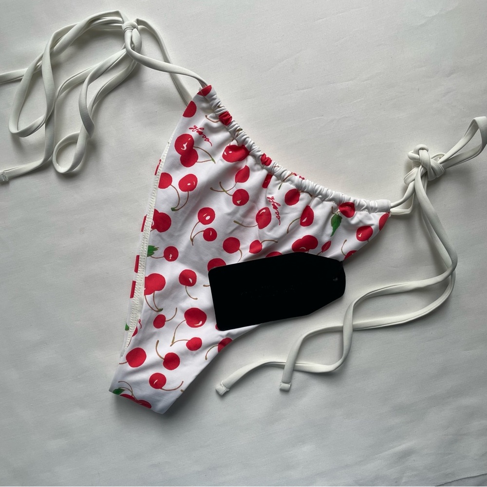 NWT Frankies Bikinis x Sydney Sweeney Tia String Cherry Bikini Bottom Medium